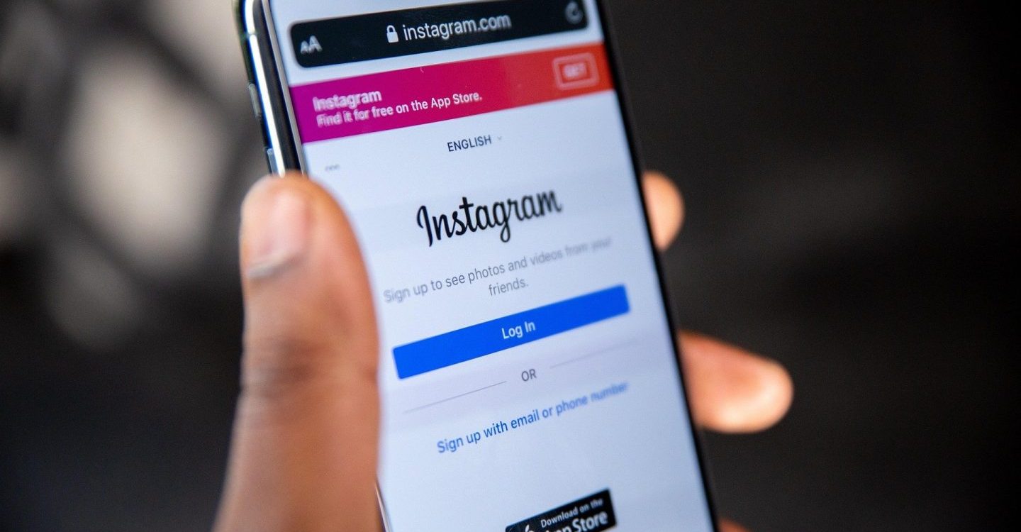Meta Tests AI-Generated Comments on Instagram to Boost Engagement and Simulate User Interaction