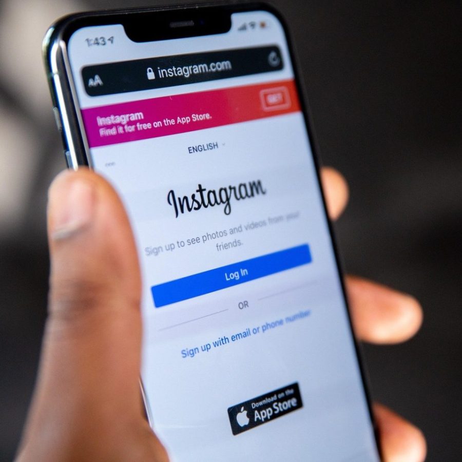 Meta Tests AI-Generated Comments on Instagram to Boost Engagement and Simulate User Interaction