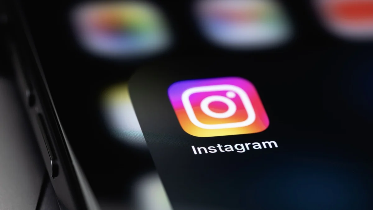Meta Tests AI-Generated Comments on Instagram to Boost Engagement and Simulate User Interaction
